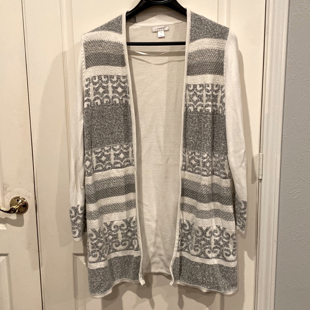 Women’s gray and white CJ Banks side length sweater jacket size 1X